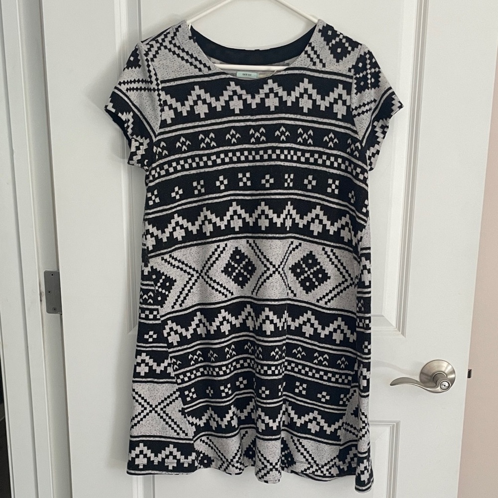 Super cute dress from Urban Outfitters 🖤🤍